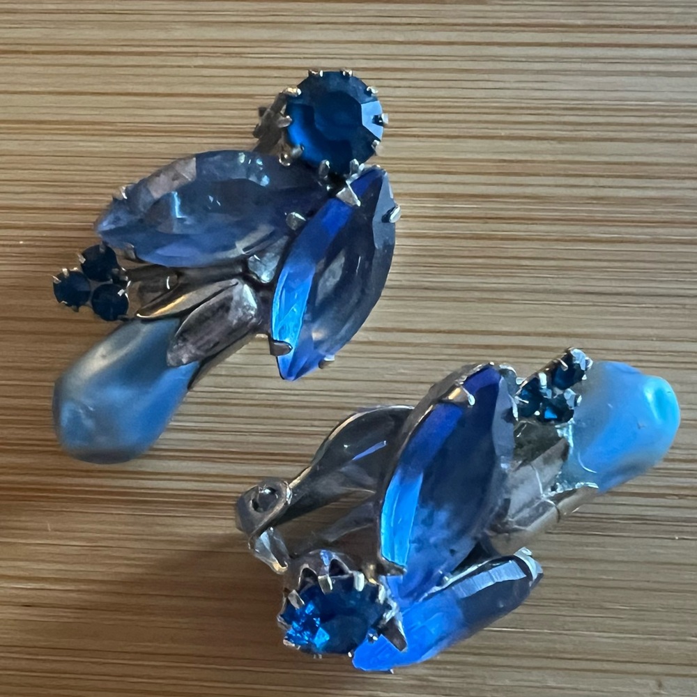 Weiss Elegant Blue Crystal Earrings